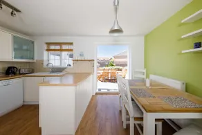 Family Seaside Escape - 5 Mins to Beach - Image 2