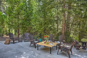 1 Mi to Jenkinson Lake: ‘Apple’s Chalet’ w/ Deck - Image 2