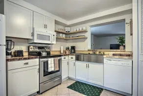 Walk to Dtwn & Breweries: Townhome in Cary! - Image 2