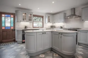 Pendeilo Villa - 5 Bedroom Holiday Home - Amroth - Image 2
