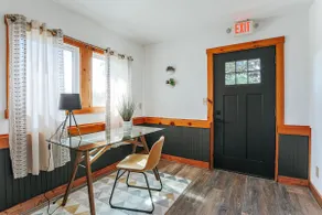 Luxury 1-BR Suite near Nelson 151 | Pet-Friendly! - Image 4