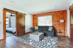 Luxury 1-BR Suite near Nelson 151 | Pet-Friendly! - Image 3
