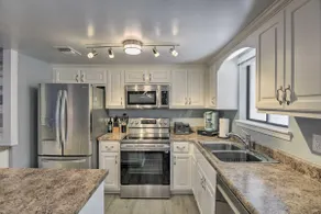 Walk to Beach: Modern PCB Townhome w/ Patio - Image 4