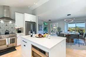 Luxurious Retreat In The Vineyards  Green Valley Oasis - Image 5