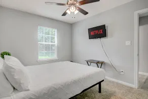 Modern 1BR / 1 BA Apartment - Image 2