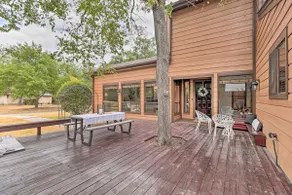 Bryan Home w/ Deck & Yard ~ 4 Mi to Texas A & M! - Image 3