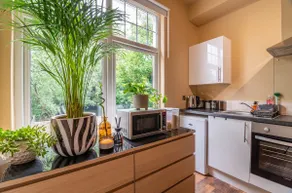 Bright, quiet studio with a garden view - Image 5
