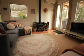 Stoney Creek Cottage - Image 2