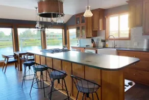 Waterfront retreat: historic charm, river views - Image 5