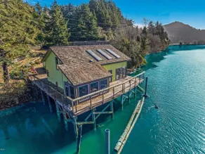 Waterfront retreat: historic charm, river views - Image 2