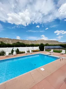 Palisade Peach Orchard Farmhouse w/Pool & Spa 18+ - Image 2