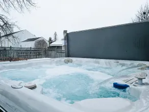 Private Backyard, Hot Tub, Dog Friendly, Central - Image 2