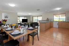 Adelaide Hills 4 bed home near Hahndorf Mt Barker - Image 4