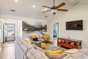 20 Min to Stockyards*Pool*Hot Tub*Kin Bed*Arcades - Image 4