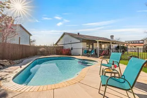 20 Min to Stockyards*Pool*Hot Tub*King Bed*Arcades - Image 4