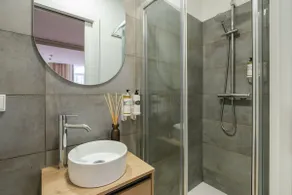 Almada Luxury House with A/c, Downtown near Metro - Image 5