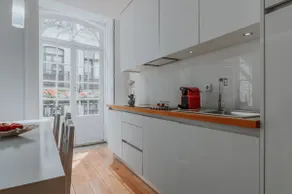 Almada Luxury House with A/c, Downtown near Metro - Image 3