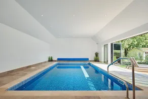 Fabulous barn conversion with private indoor pool - Image 3