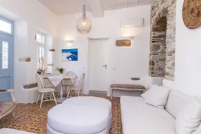 Cycladic house Tinos in the heart of Tinos city - Image 5