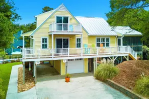 Heated Pool, 2-min Walk to Beach, Sleeps 10 - Image 2