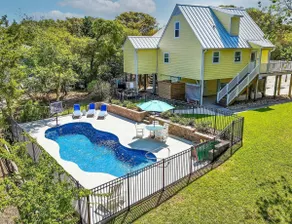Heated Pool, 2-min Walk to Beach, Sleeps 10 - Image 3