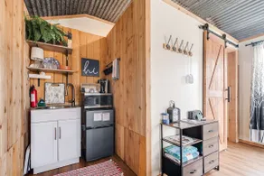 Hill Country Cabin 2 | Queen Bed & Grill - Image 3