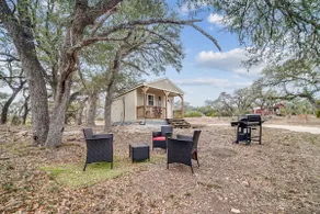 Hill Country Cabin 2 | Queen Bed & Grill - Image 4
