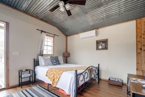 Hill Country Cabin 2 | Queen Bed & Grill - Image 2