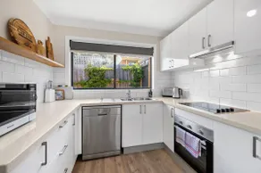 Beachside Torquay Unit: Walk to Surf, Food and Fun - Image 5