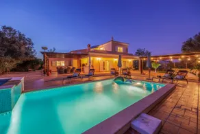 Stunning Countryside Villa w Private Garden & Pool - Image 2