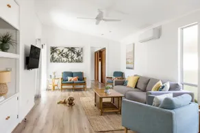 Golden Sands Pet Friendly 2 Mins Walk to Beach - Image 2