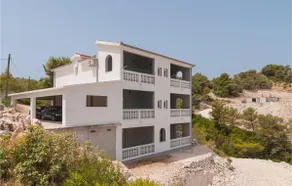 Stunning Apartment In Supetar-Splitska With Wifi - Image 2