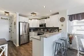 Bright and Sunny Condo with Stunning Oceanfront - Image 3