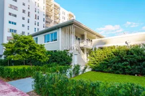 Large 2-bedroom apartment + parking included - Image 2