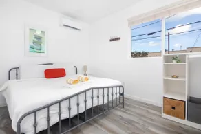 Large 2-bedroom apartment + parking included - Image 3