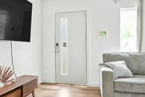 Fully remodeled Cozy house, 10 min. from airport - Image 3