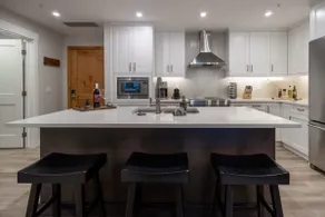Le Bucheron Stunning Spring Creek Luxury condo - Image 5