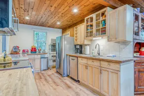 Fantastic river cabin near Mount Hood with private hot tub firepit & wood stove - Image 4