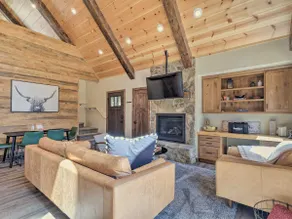 Woodsy Retreat: Modern Mi-Wuk Village Cabin! - Image 5