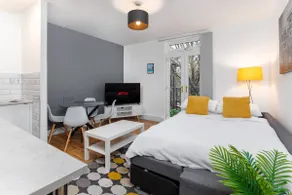 FLATZY - Stylish Abode on Doorstep of Sefton Park *10 minutes to Centre* - Image 5