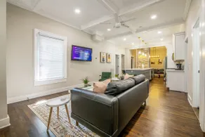 Boho Home with driveway and lots of onsuite baths! - Image 5