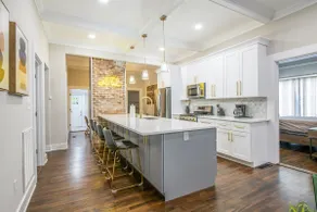 Boho Home with driveway and lots of onsuite baths! - Image 3