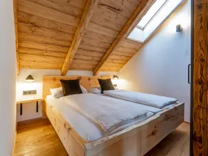 Luxurious penthouse apartment with sauna - Image 3