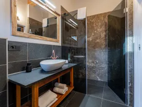 Luxurious penthouse apartment with sauna - Image 4