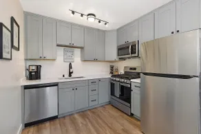 Updated 2 BD! Walk to Beach, Restaurants, & Bars! - Image 3