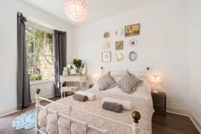 VINTAGE apt,pvt GARDEN,wifiNEW TOWN - Image 2
