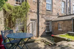 VINTAGE apt,pvt GARDEN,wifiNEW TOWN - Image 4