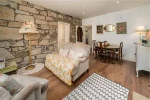 VINTAGE apt,pvt GARDEN,wifiNEW TOWN - Image 3