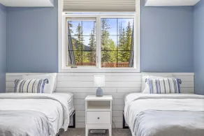 Relaxing Mountain Chalet - Pool & Hot Tub - Image 3