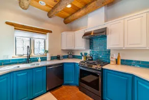 Authenticity Meets Comfort in Santa Fe's Heart - Image 2